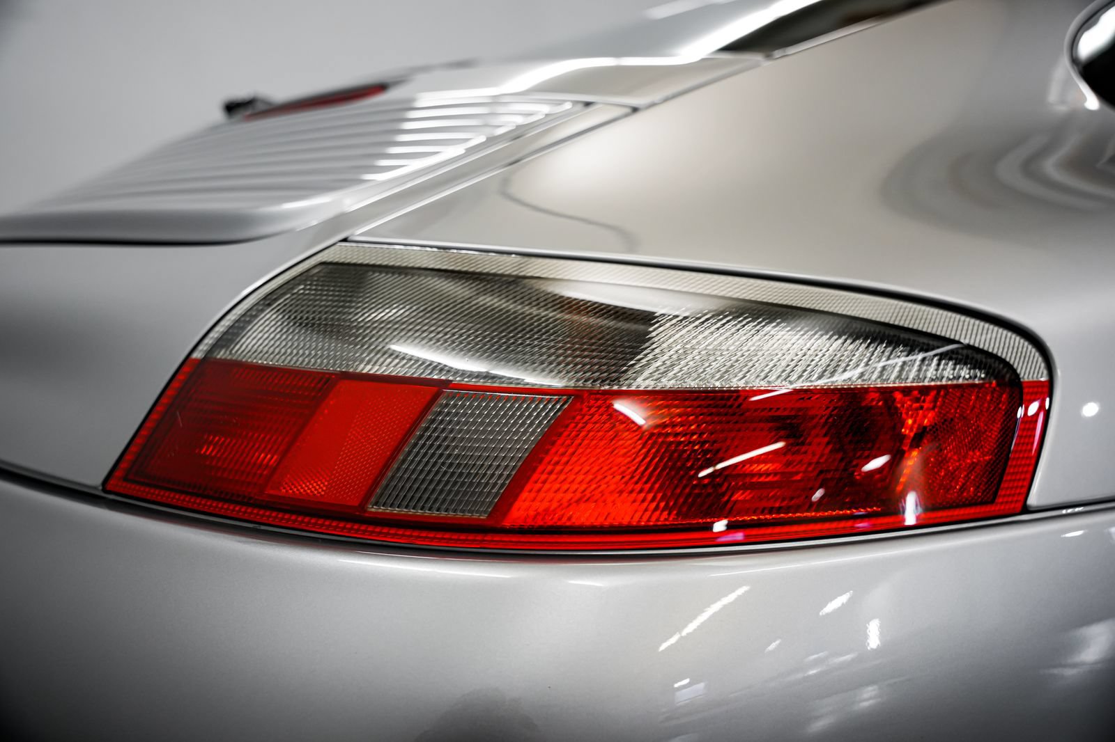 Used 2004 Porsche 911 Carrera RWD image 37