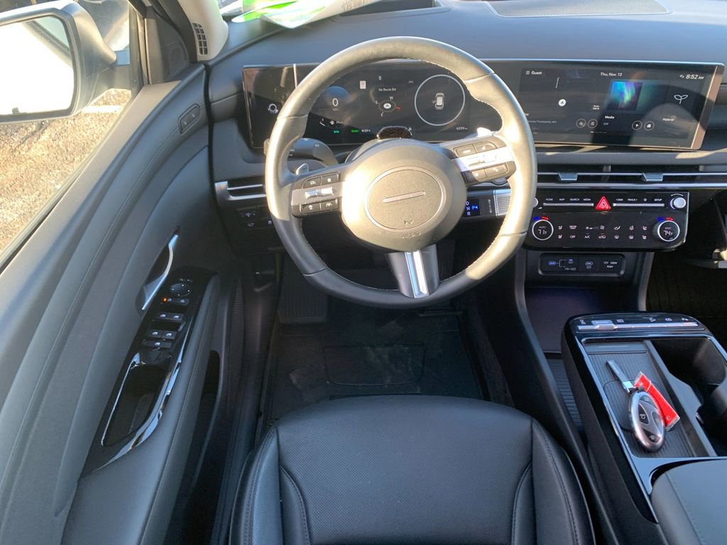 Used 2025 Hyundai Tucson Limited image 16