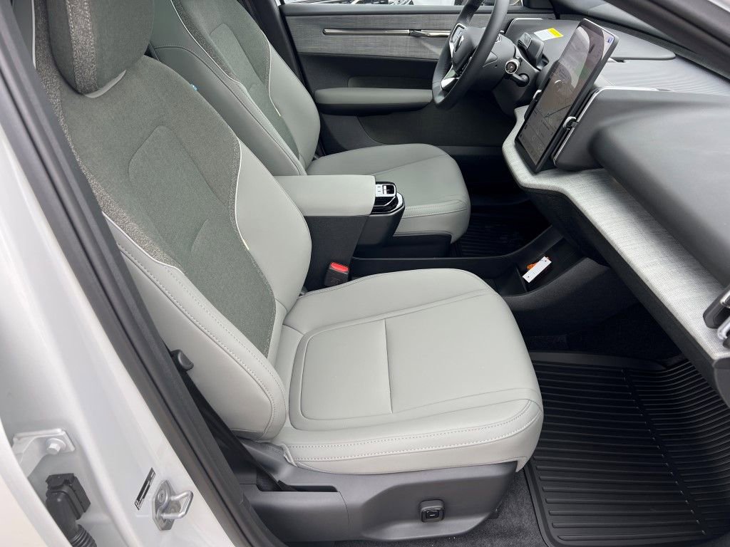 New 2026 Volvo EX30 Plus w/ Protection Package image 8