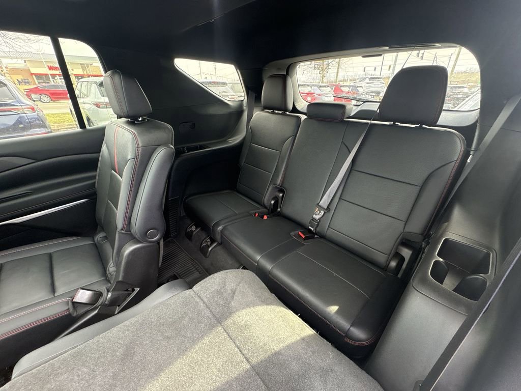 Used 2025 Chevrolet Traverse RS image 25