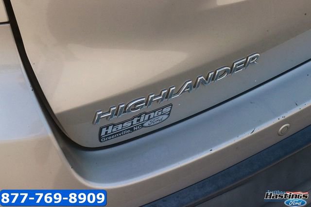 Used 2015 Toyota Highlander Limited w/ Driver Technology Package FWD image 9
