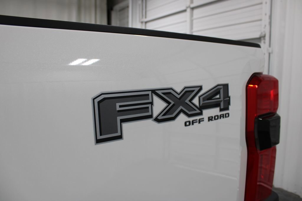 New 2026 Ford F250 Lariat w/ Black Appearance Package image 28