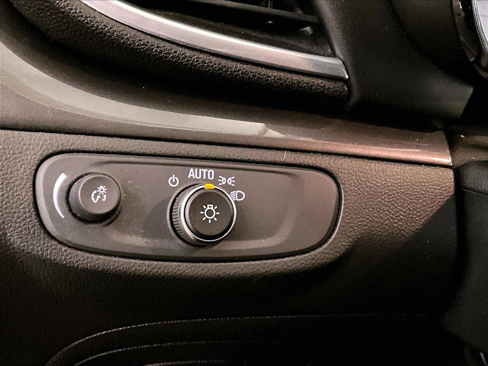 Used 2021 Buick Encore Preferred w/ Safety Package image 30