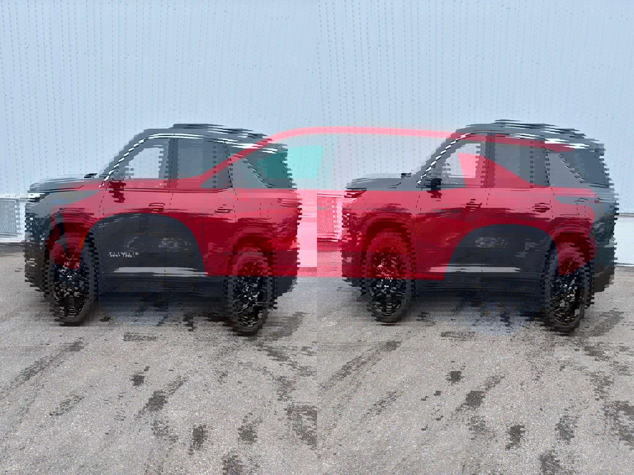 Used 2025 Chevrolet Traverse LT image 4