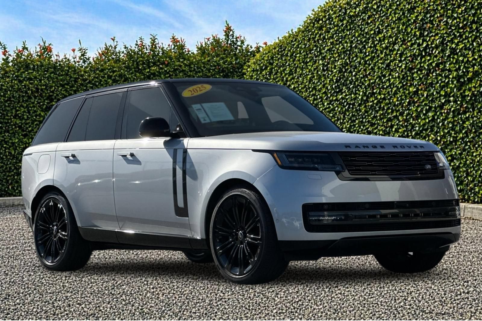 Used 2025 Land Rover Range Rover SE