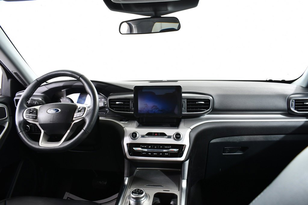 Used 2023 Ford Explorer XLT w/ Equipment Group 202A image 7