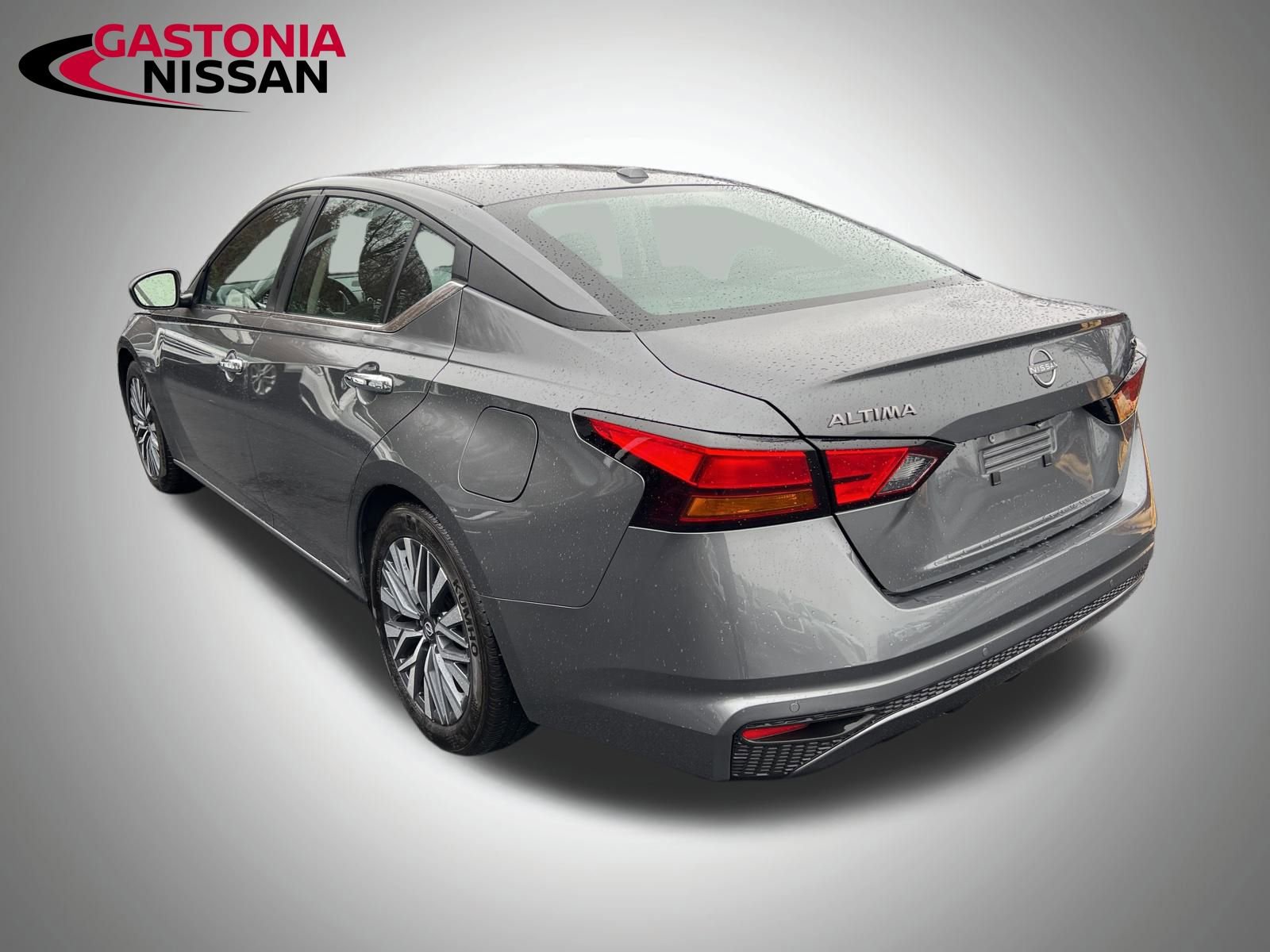 Used 2024 Nissan Altima 2.5 SV image 9