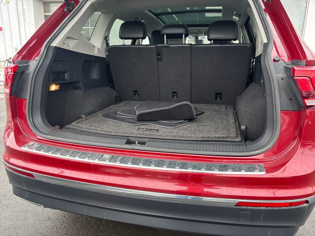 Used 2018 Volkswagen Tiguan SE w/ Panoramic Sunroof Package image 15