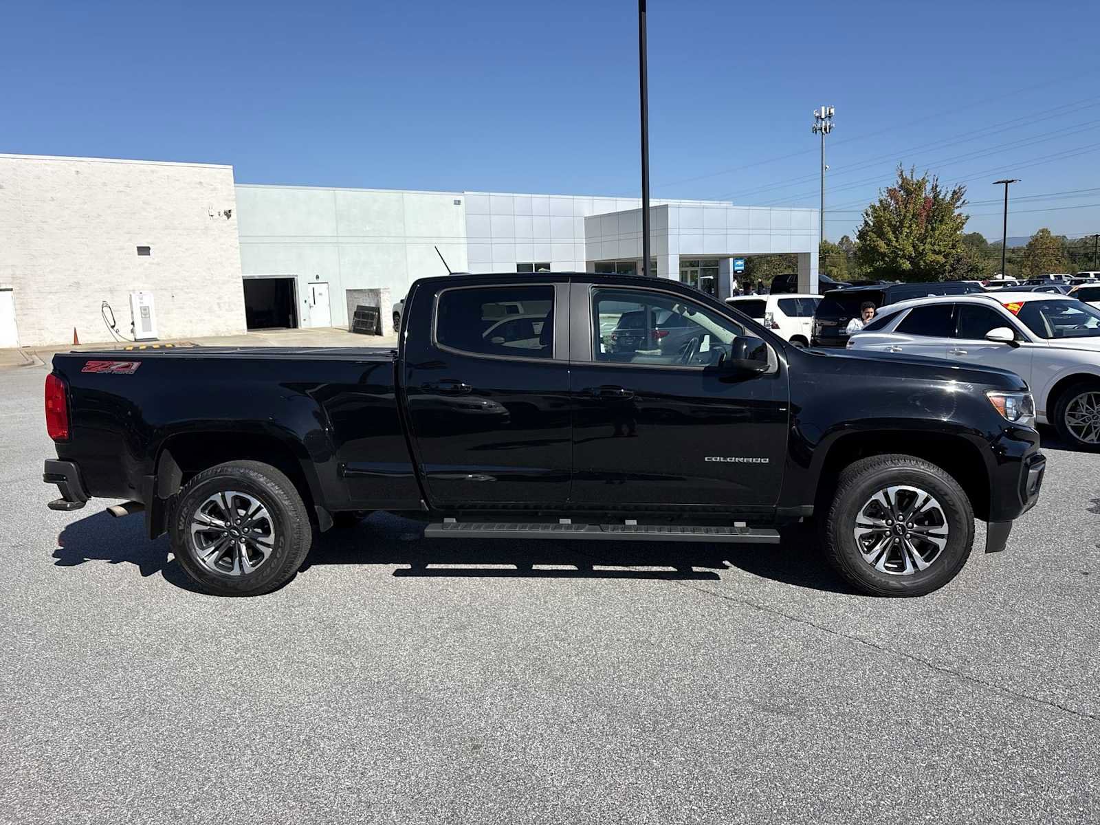 Used 2022 Chevrolet Colorado Z71 AWD/4WD image 5