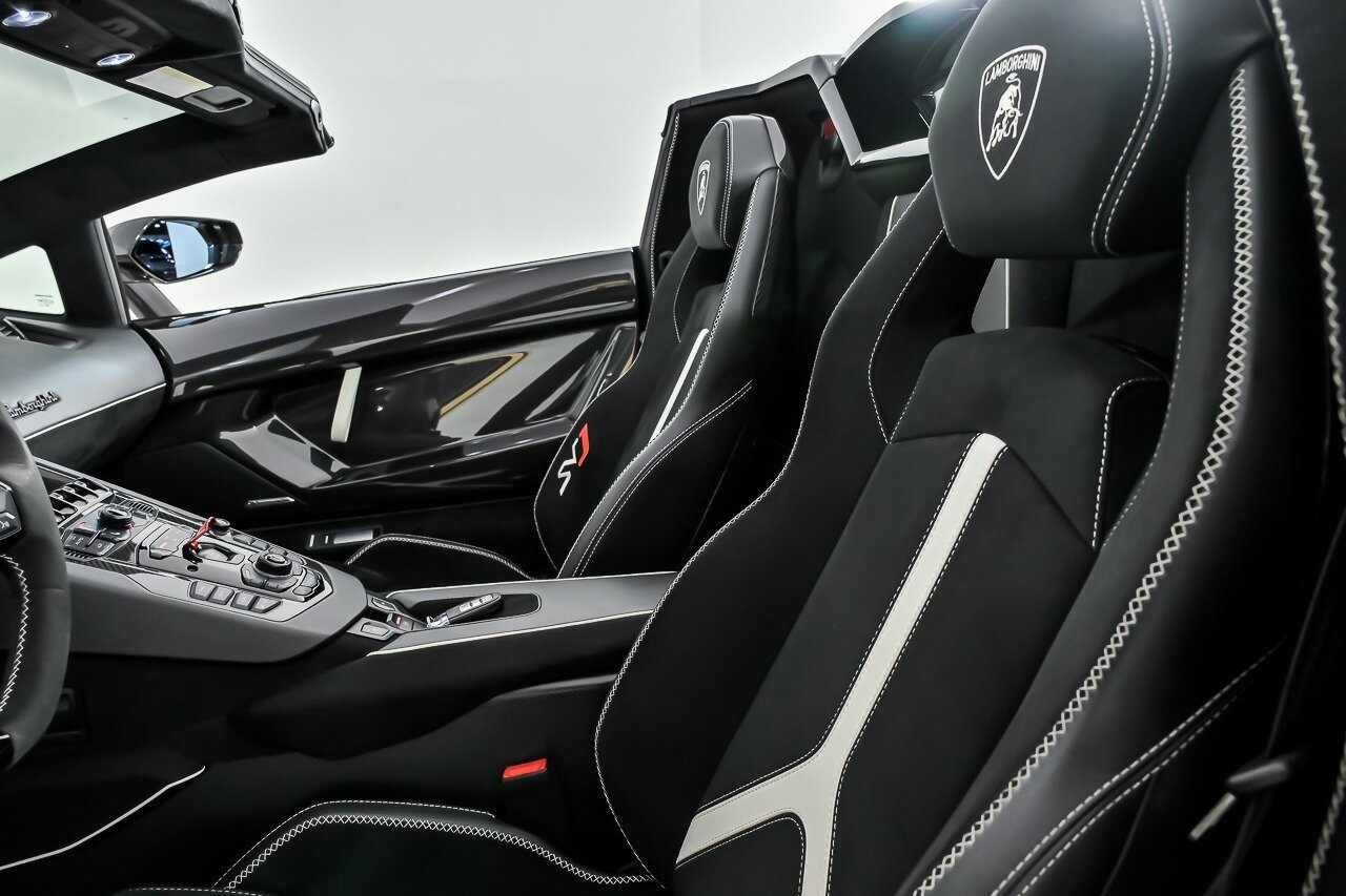 Used 2021 Lamborghini Aventador SVJ AWD/4WD image 19