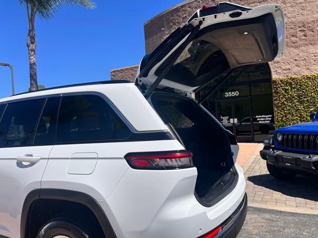 Used 2022 Jeep Grand Cherokee Limited 4xe w/ Luxury Tech Group II image 13