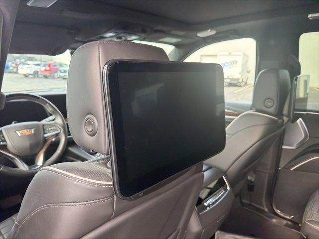 Used 2024 Cadillac Escalade Sport Platinum w/ LPO, ONYX Package image 7