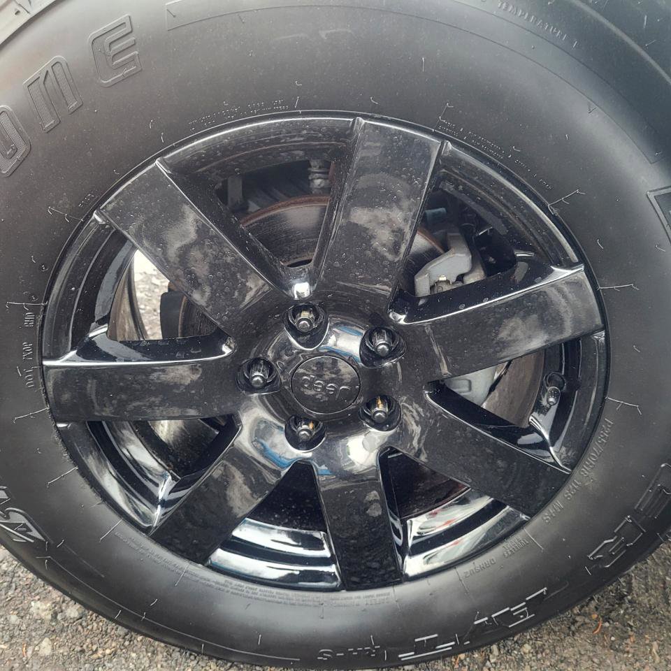 Used 2017 Jeep Wrangler Unlimited Sahara w/ Connectivity Group image 37