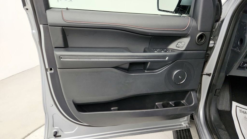 Used 2024 Ford Expedition Limited image 11