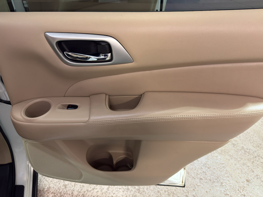 Used 2017 Nissan Pathfinder Platinum AWD/4WD image 24