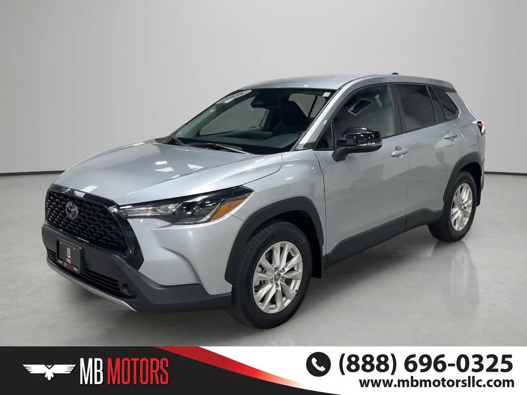 Used 2025 Toyota Corolla Cross LE AWD/4WD image 1