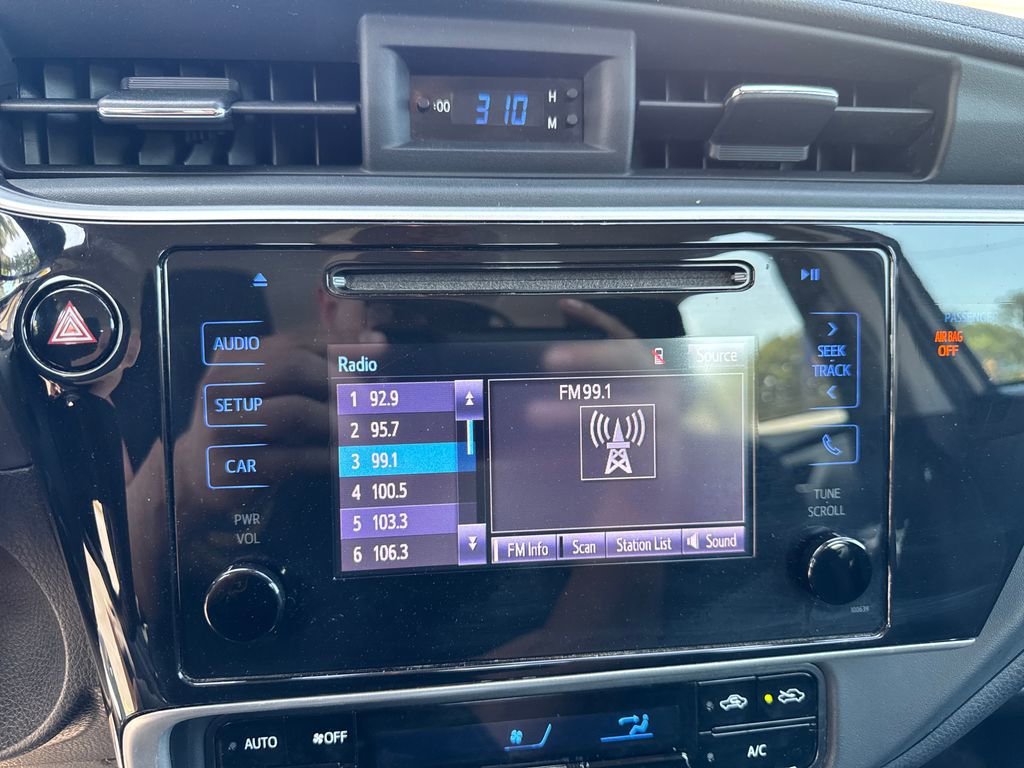 Used 2019 Toyota Corolla LE FWD image 22
