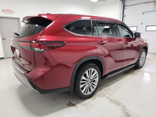 Used 2024 Toyota Highlander Platinum image 11