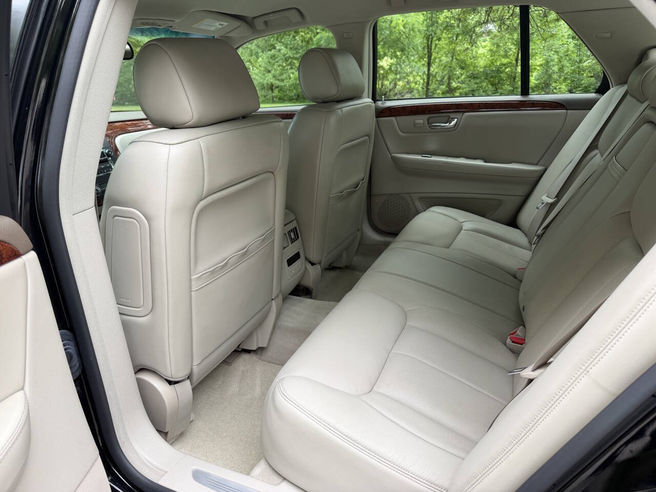 Used 2006 Cadillac DTS w/ Trunk Convenience Package FWD image 11