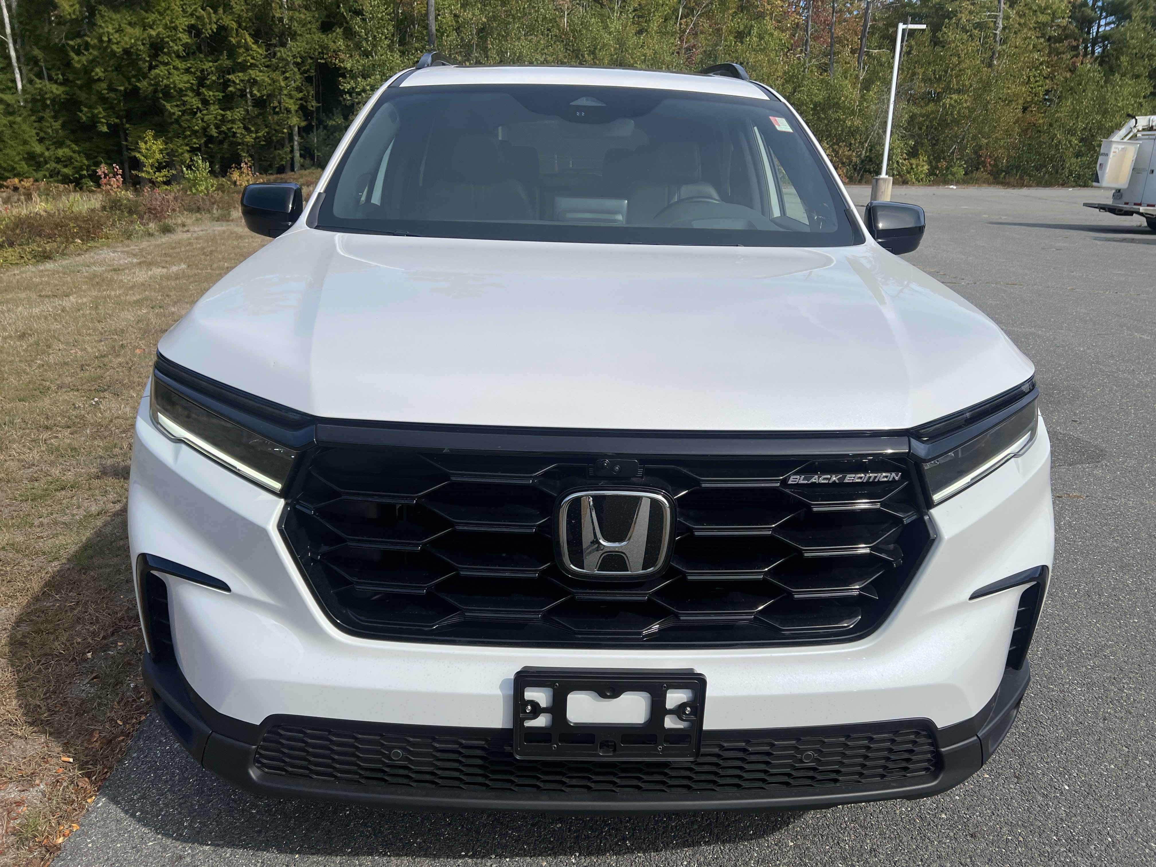 Used 2025 Honda Pilot Black Edition image 2