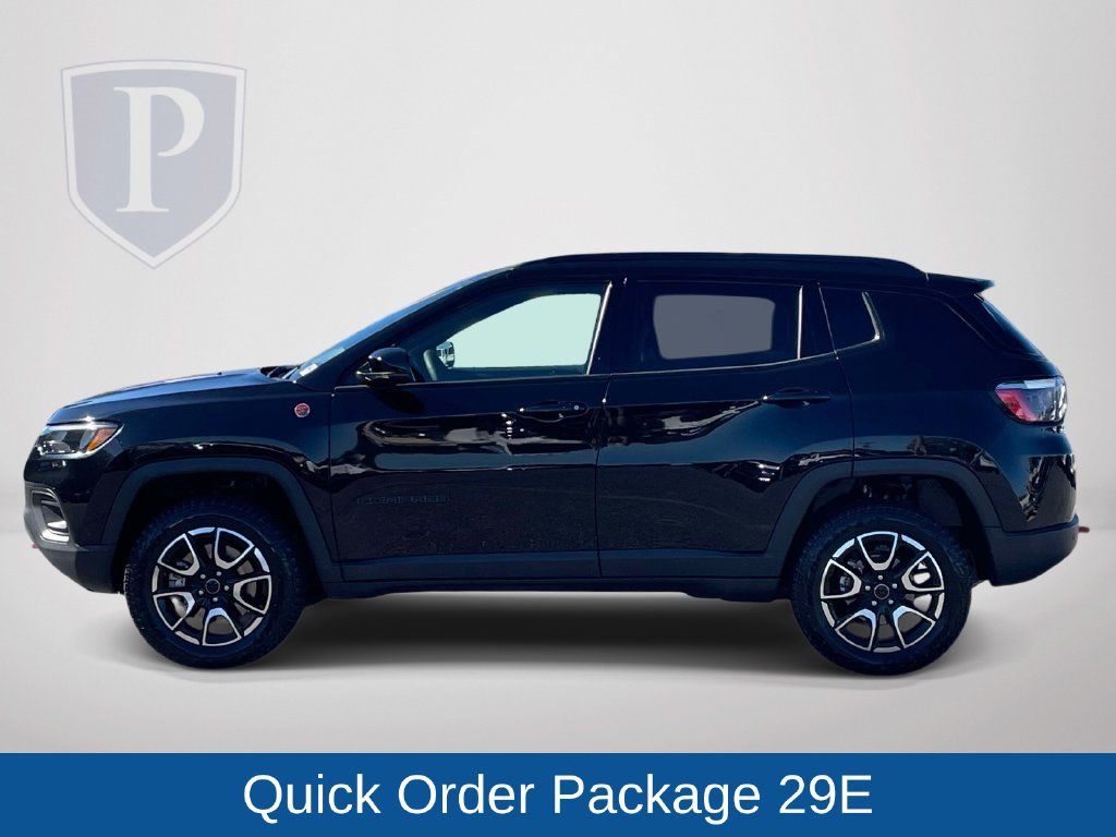 Used 2025 Jeep Compass Trailhawk AWD/4WD image 6