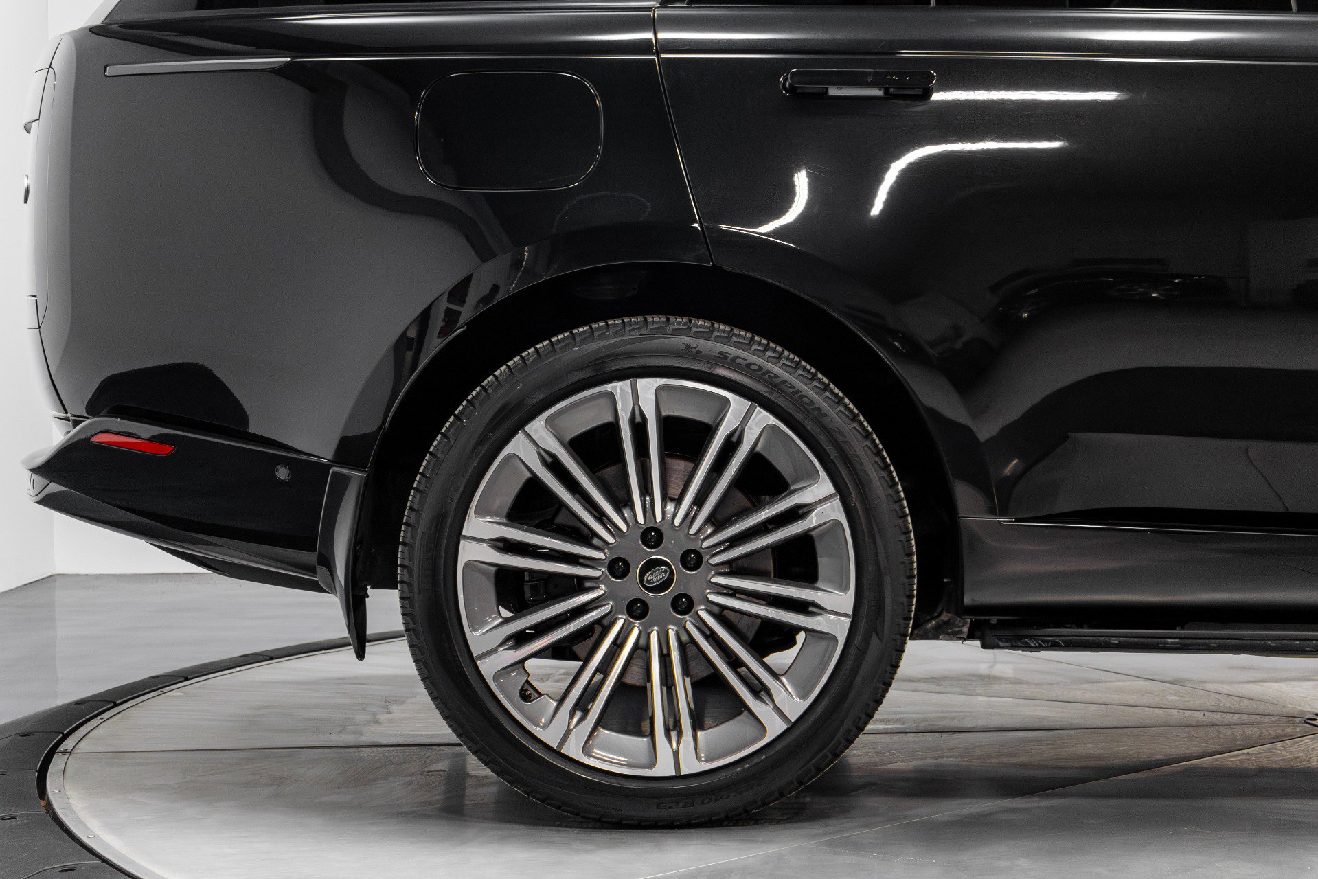 Used 2023 Land Rover Range Rover Autobiography image 14