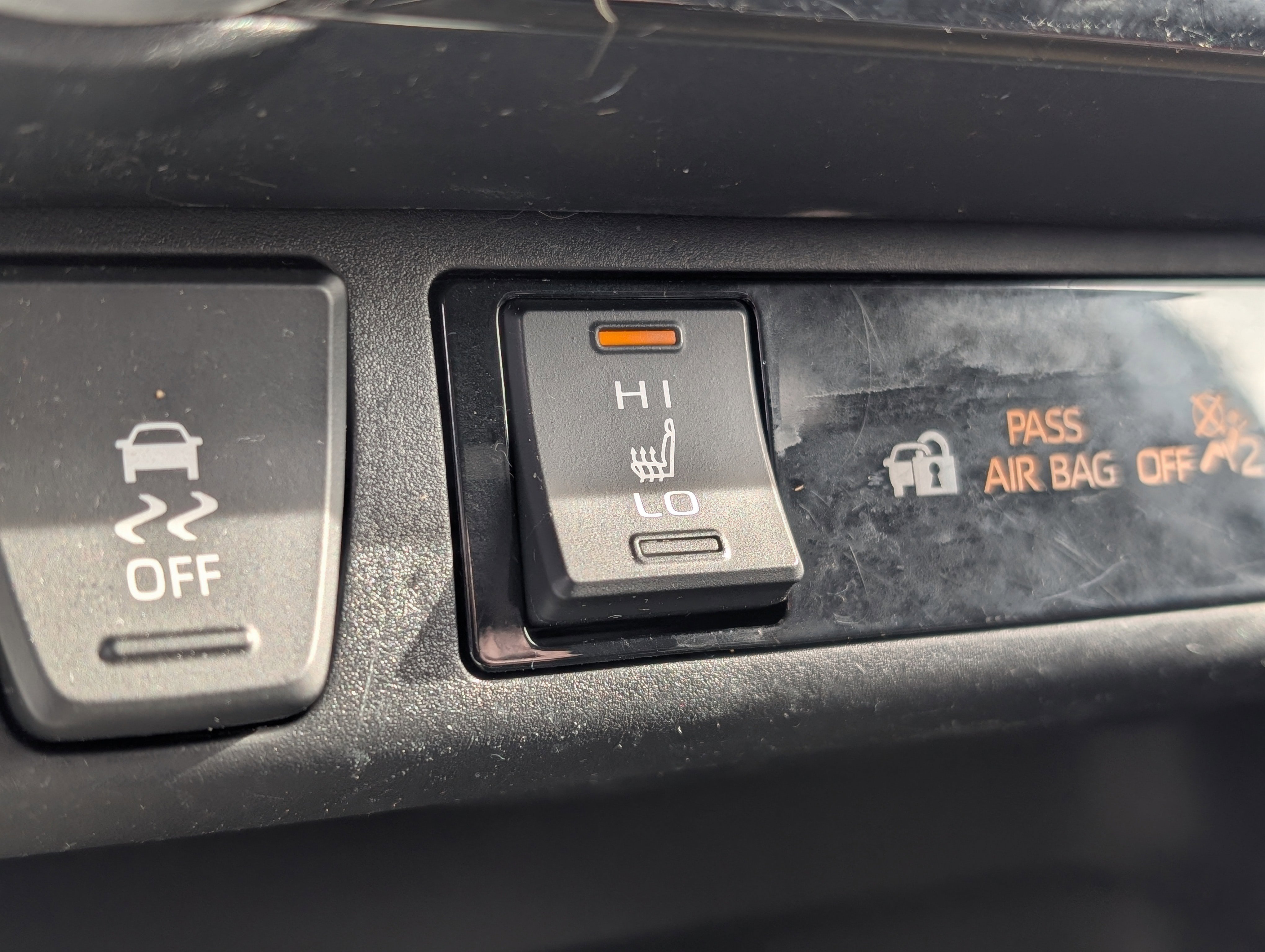 Used 2023 Toyota RAV4 XLE image 4