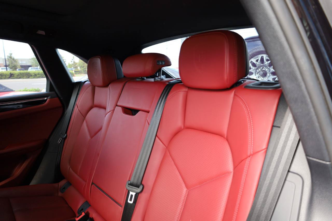 Used 2024 Porsche Macan S AWD/4WD image 17