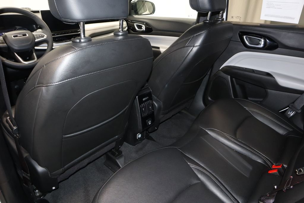 Used 2025 Jeep Compass Limited image 20