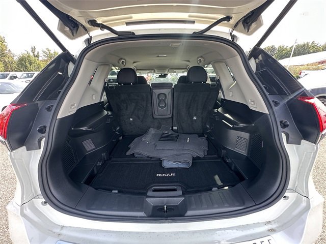 Used 2019 Nissan Rogue SV w/ Premium Package image 41