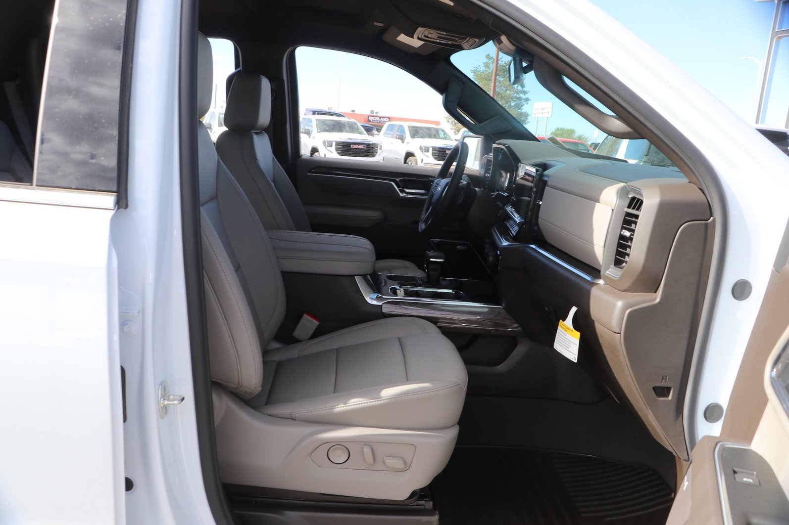 New 2026 Chevrolet Silverado 1500 LTZ w/ LTZ Convenience Package II AWD/4WD image 32