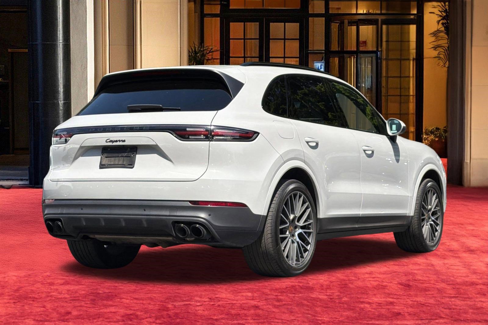 Used 2023 Porsche Cayenne Platinum Edition image 8
