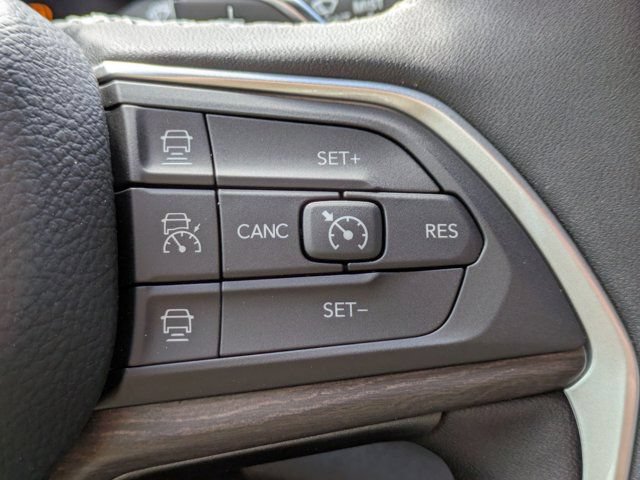 New 2025 Jeep Grand Cherokee Limited w/ Black Appearance Package RWD image 30