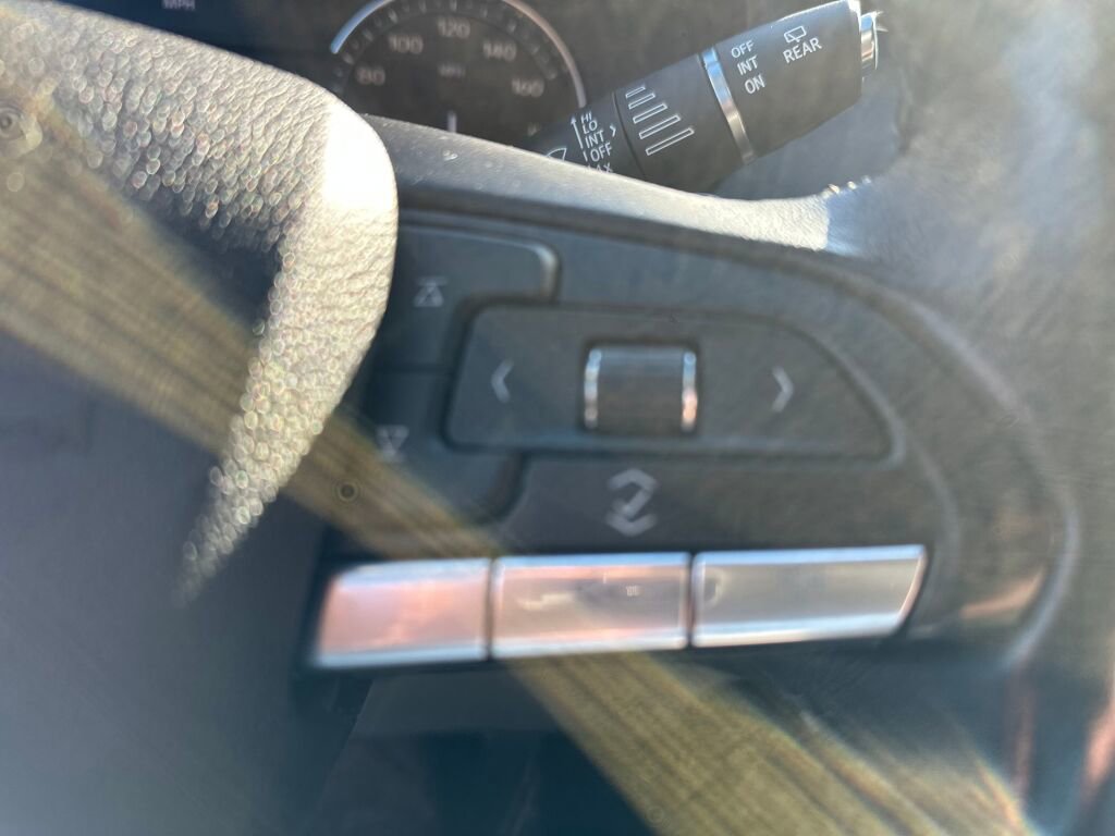 Used 2020 Cadillac XT4 Luxury w/ Cold Weather Package image 15