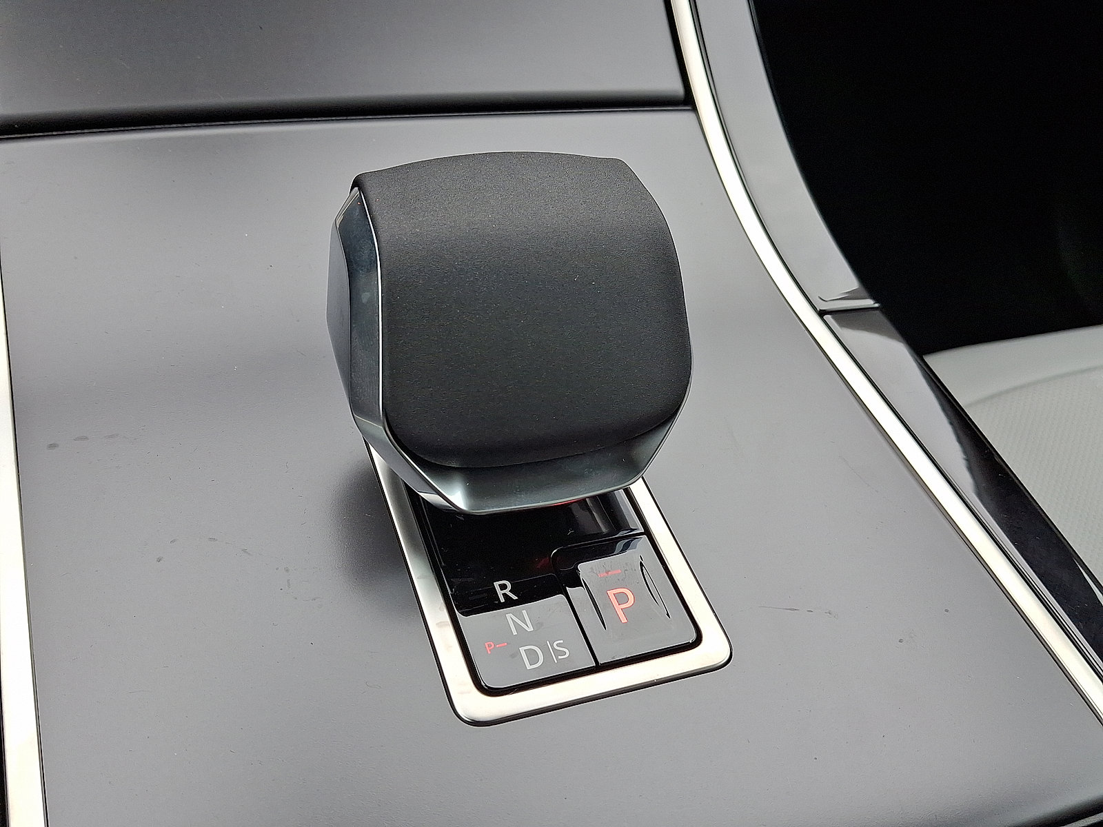 New 2026 Land Rover Range Rover Evoque S image 11