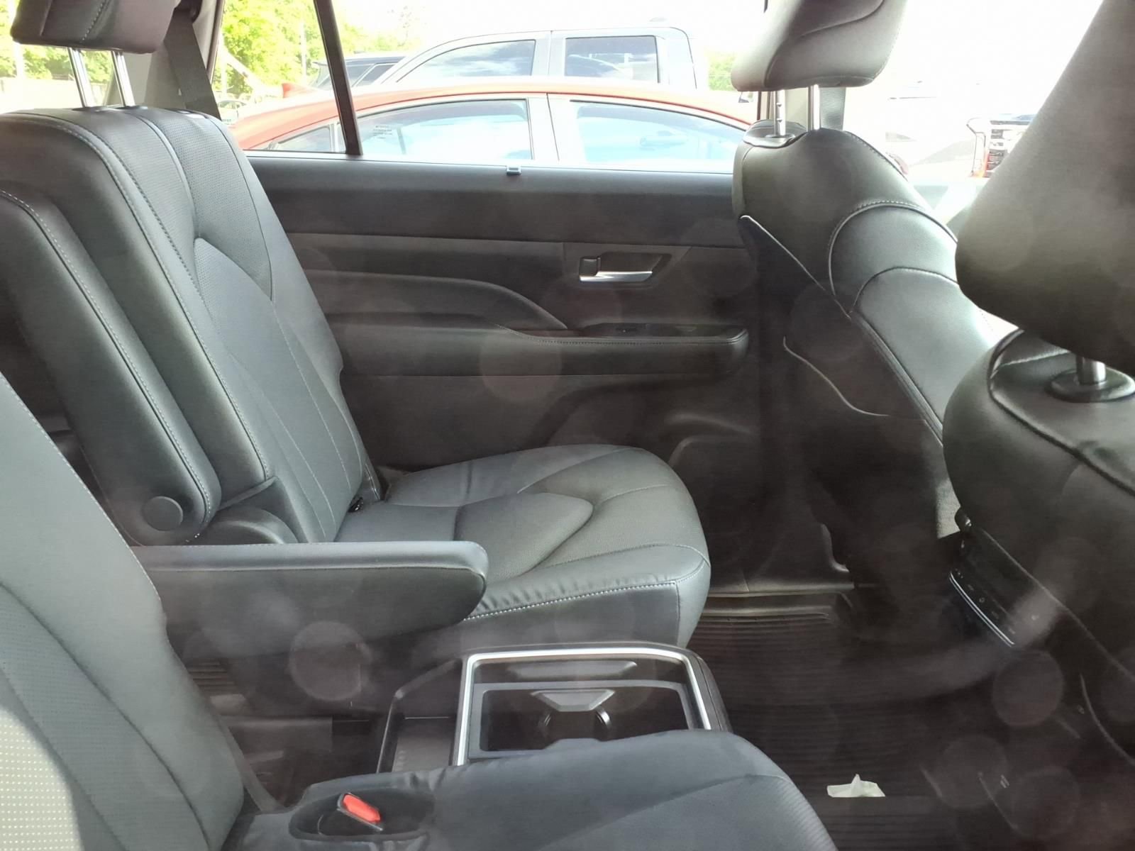 Used 2025 Toyota Grand Highlander FWD image 10