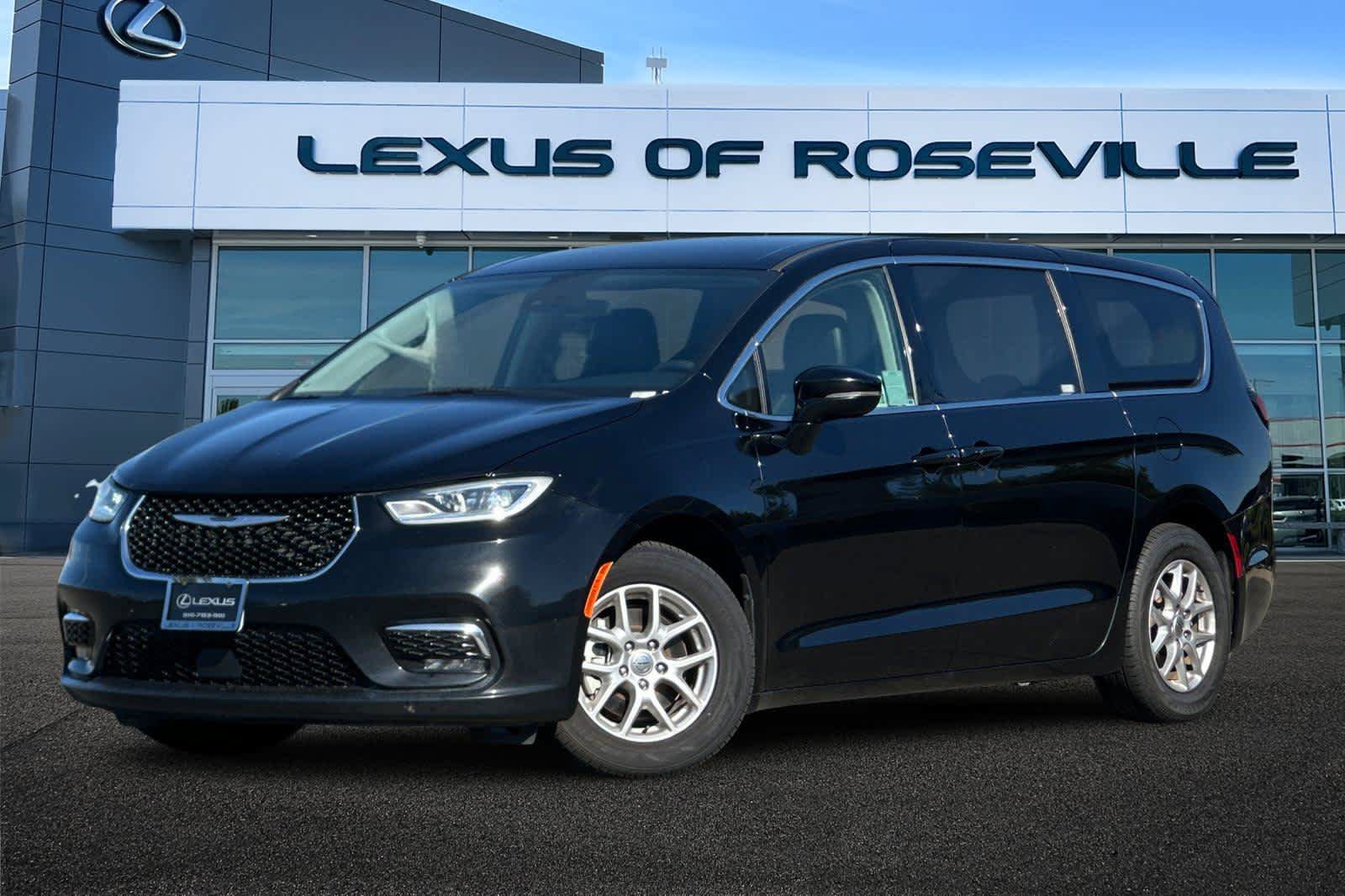 Used 2024 Chrysler Pacifica Touring-L