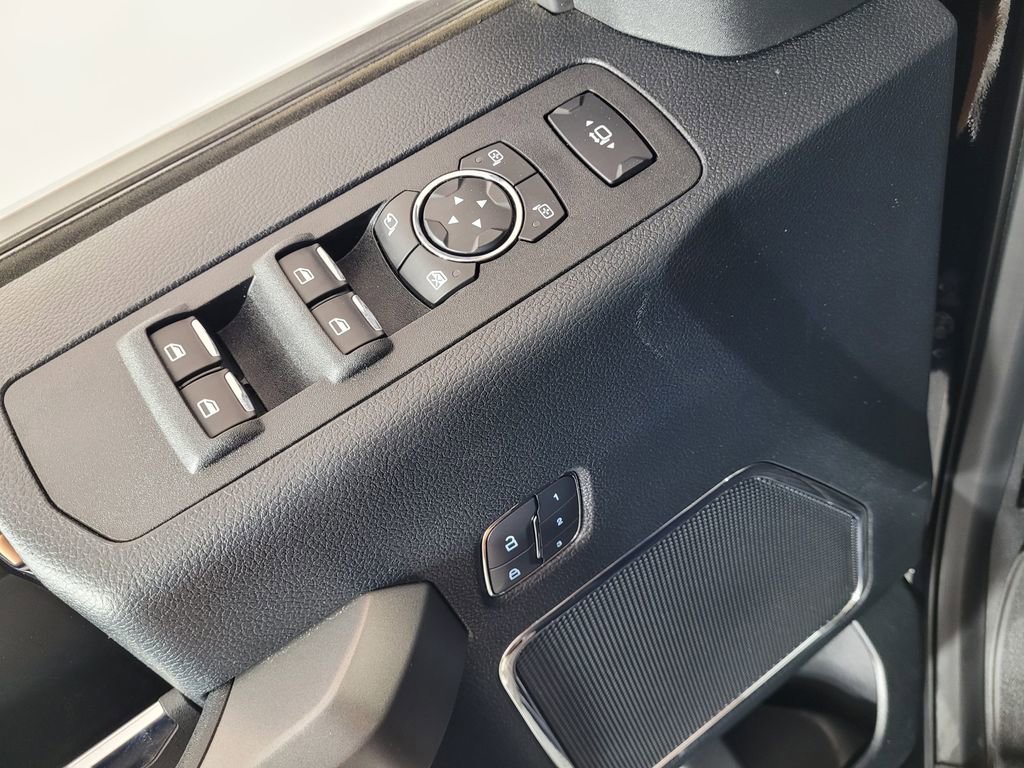 Used 2018 Ford F350 Platinum w/ Platinum Ultimate Package AWD/4WD image 19