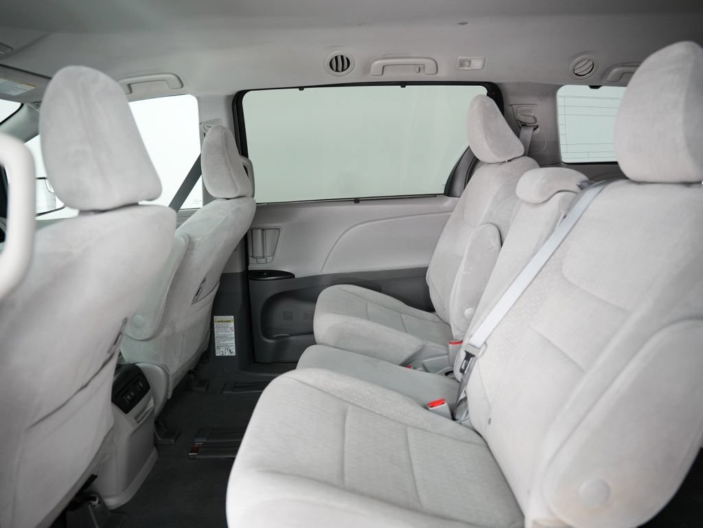 Used 2020 Toyota Sienna LE FWD image 34