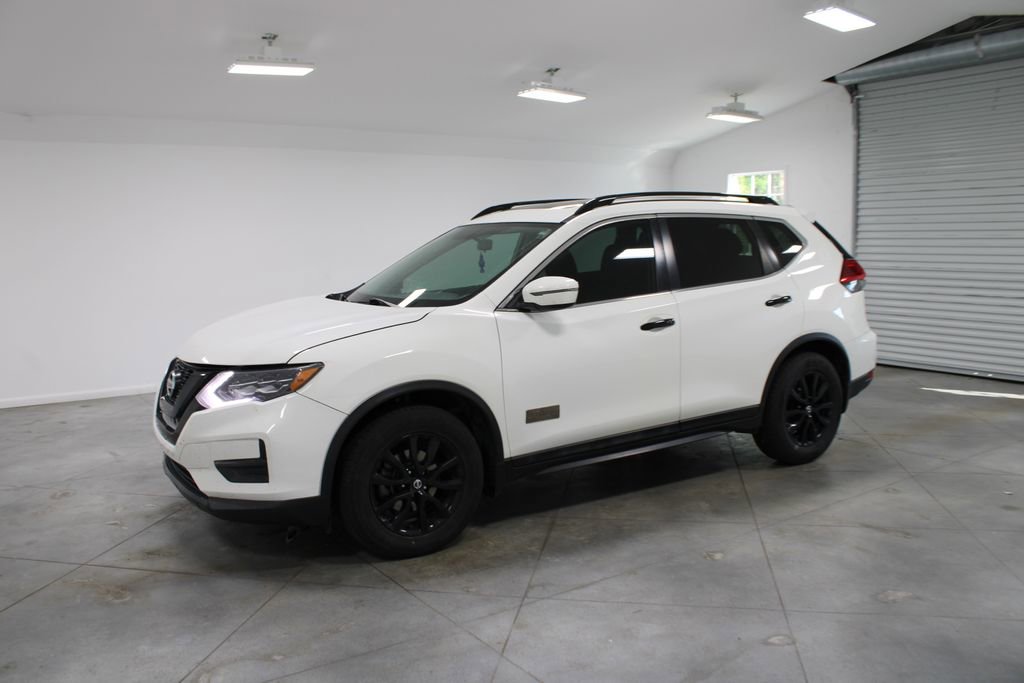 Used 2017 Nissan Rogue SV image 4