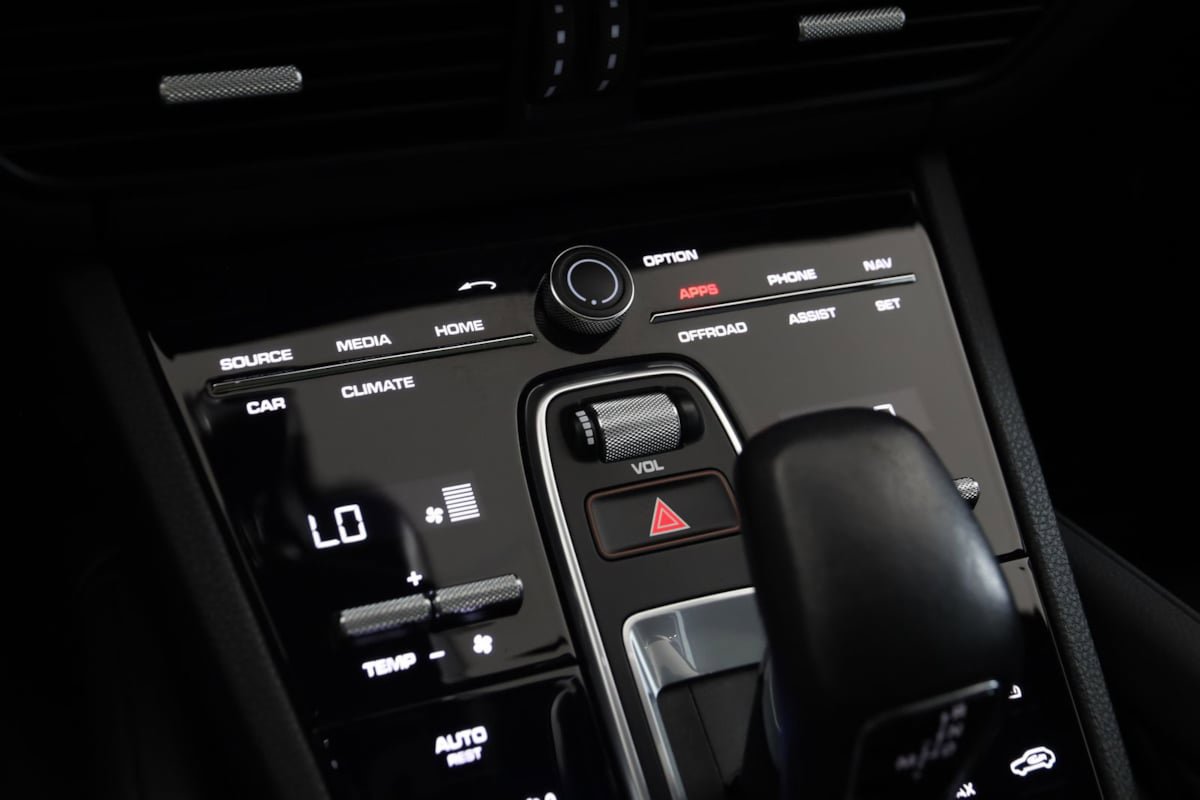 Used 2022 Porsche Cayenne Platinum Edition w/ Premium Package Plus AWD/4WD image 35