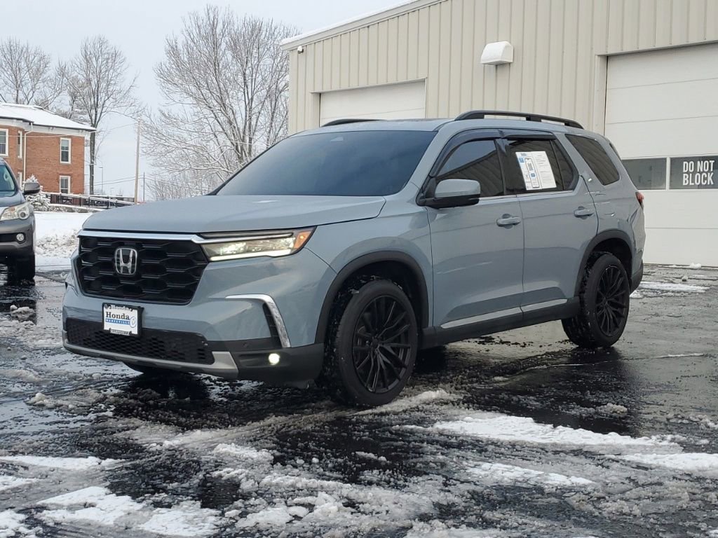 Used 2023 Honda Pilot Touring image 3