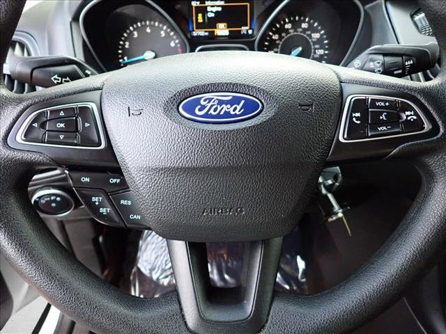 Used 2018 Ford Focus SE w/ SE Appearance Package image 13
