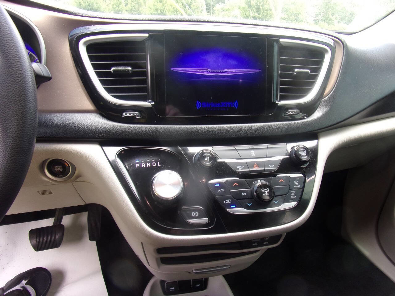 Used 2017 Chrysler Pacifica Touring image 22