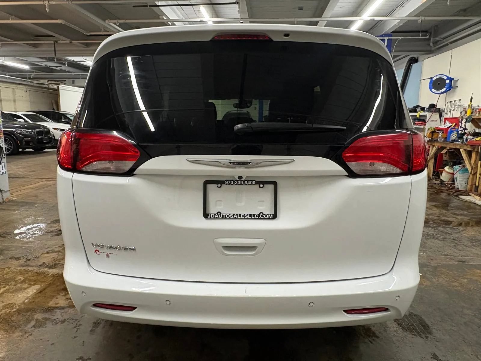 Used 2021 Chrysler Voyager Lxi FWD image 4