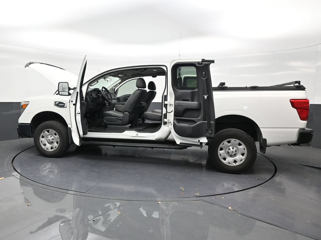 Used 2017 Nissan Titan S AWD/4WD image 30