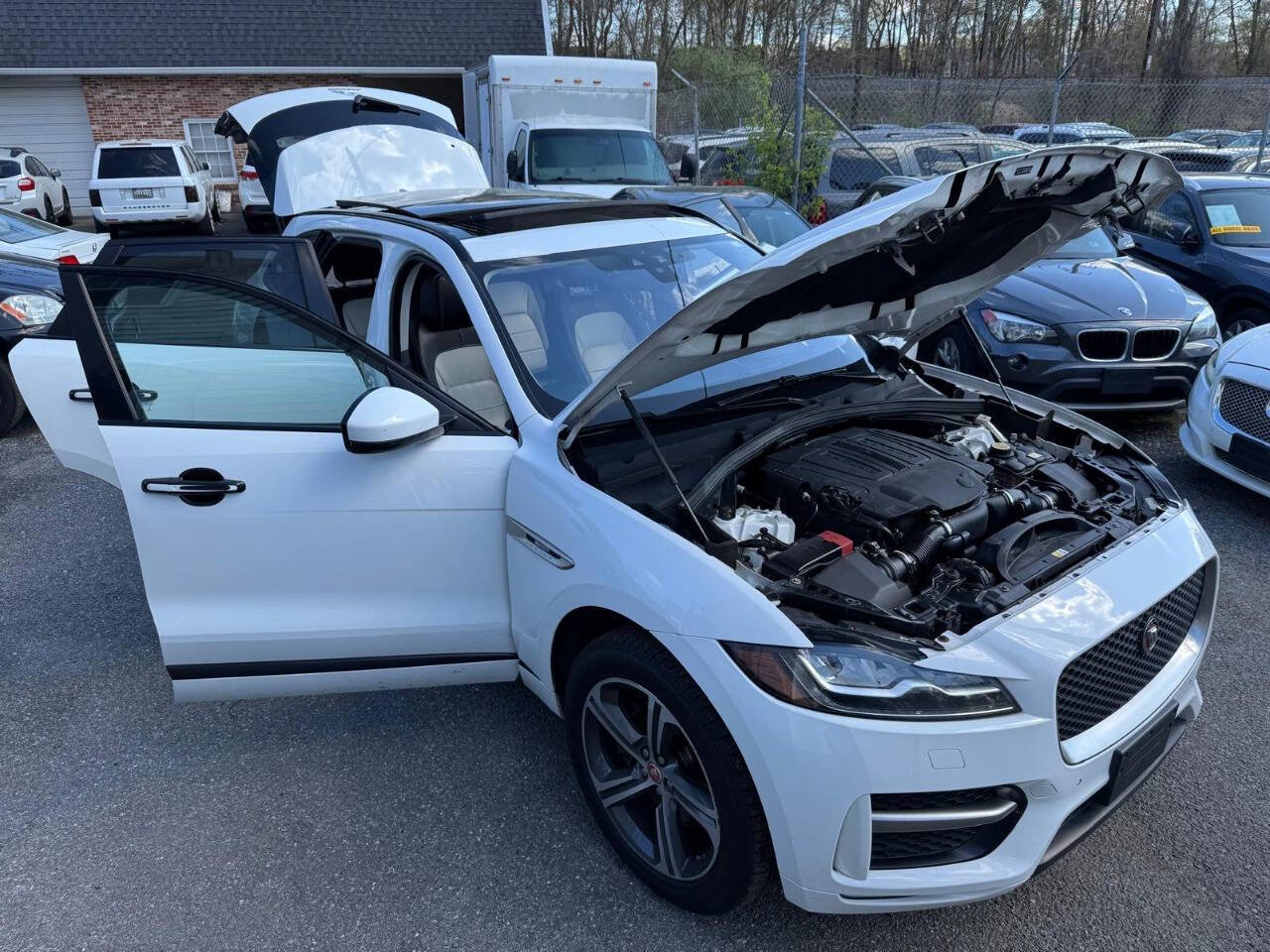 Used 2017 Jaguar F-PACE R-Sport image 6