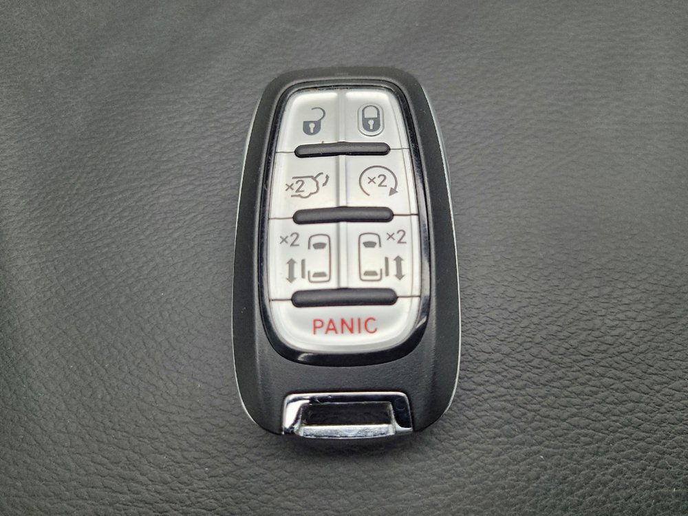 Used 2022 Chrysler Voyager LX FWD image 32