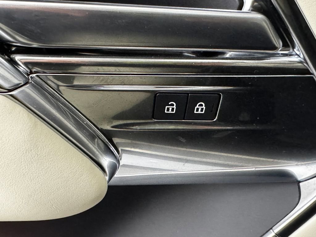 Used 2023 Land Rover Range Rover SE image 29