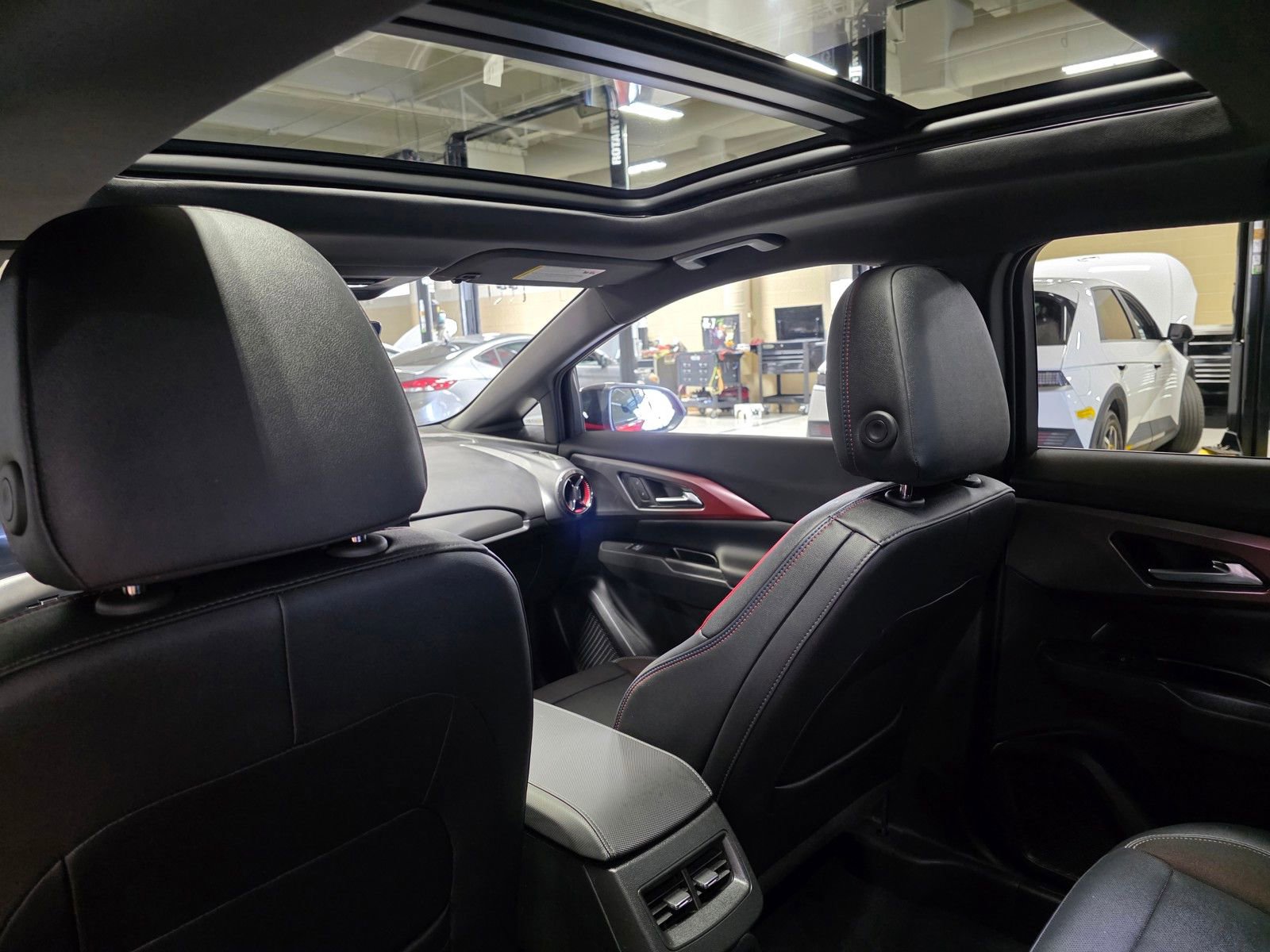 Used 2025 Chevrolet Equinox EV RS w/ Convenience Package II image 12